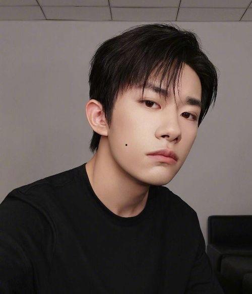 男人明星网红照片,揭秘男明星网红的时尚风采