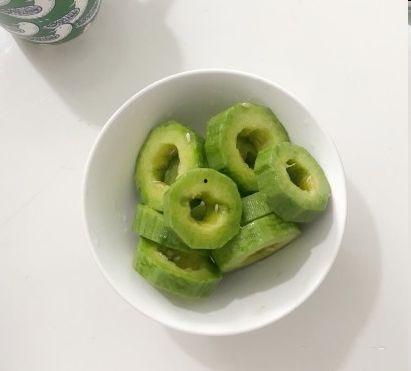 羊角瓜里面黑的可以吃吗,可食用之谜