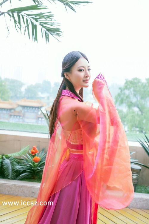 热门大瓜反差,揭秘娱乐圈热门大瓜背后的反差人生