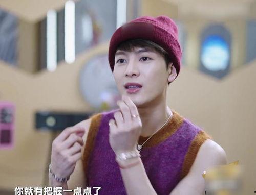 黑怕女孩王嘉尔吃瓜,瓜田李下，揭秘娱乐圈的甜蜜与苦涩